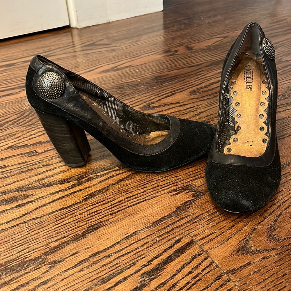 Vintage looking black Seychelles heels